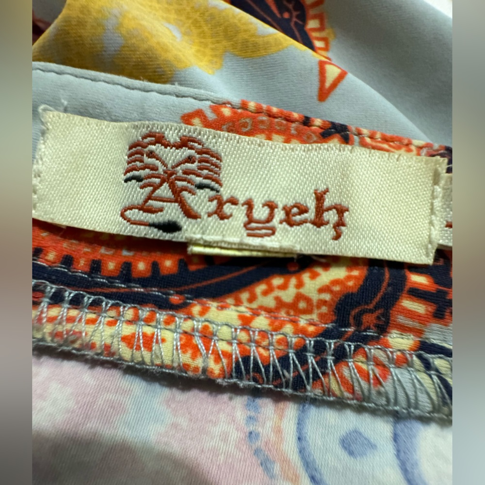 ARYEH.   Size Large - Picture 6 of 8